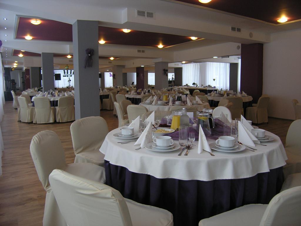 Hotel Akor Быдгощ Экстерьер фото