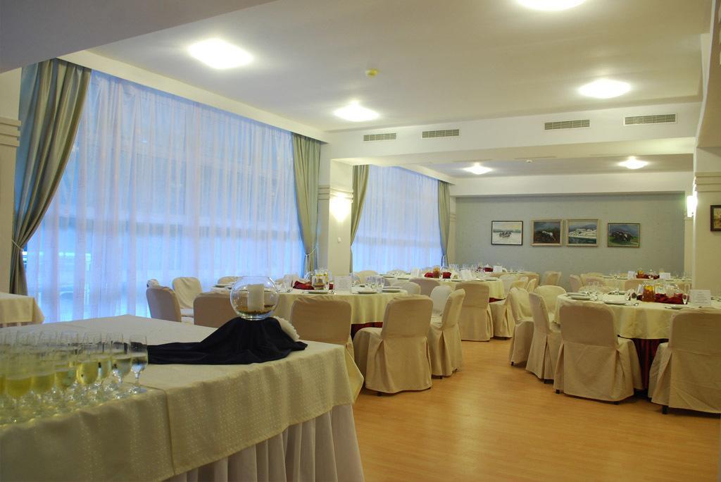 Hotel Akor Быдгощ Экстерьер фото